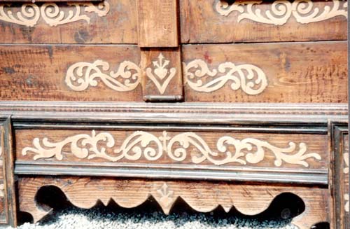 Bauernmbel Restaurieren Adlerschrank Detail